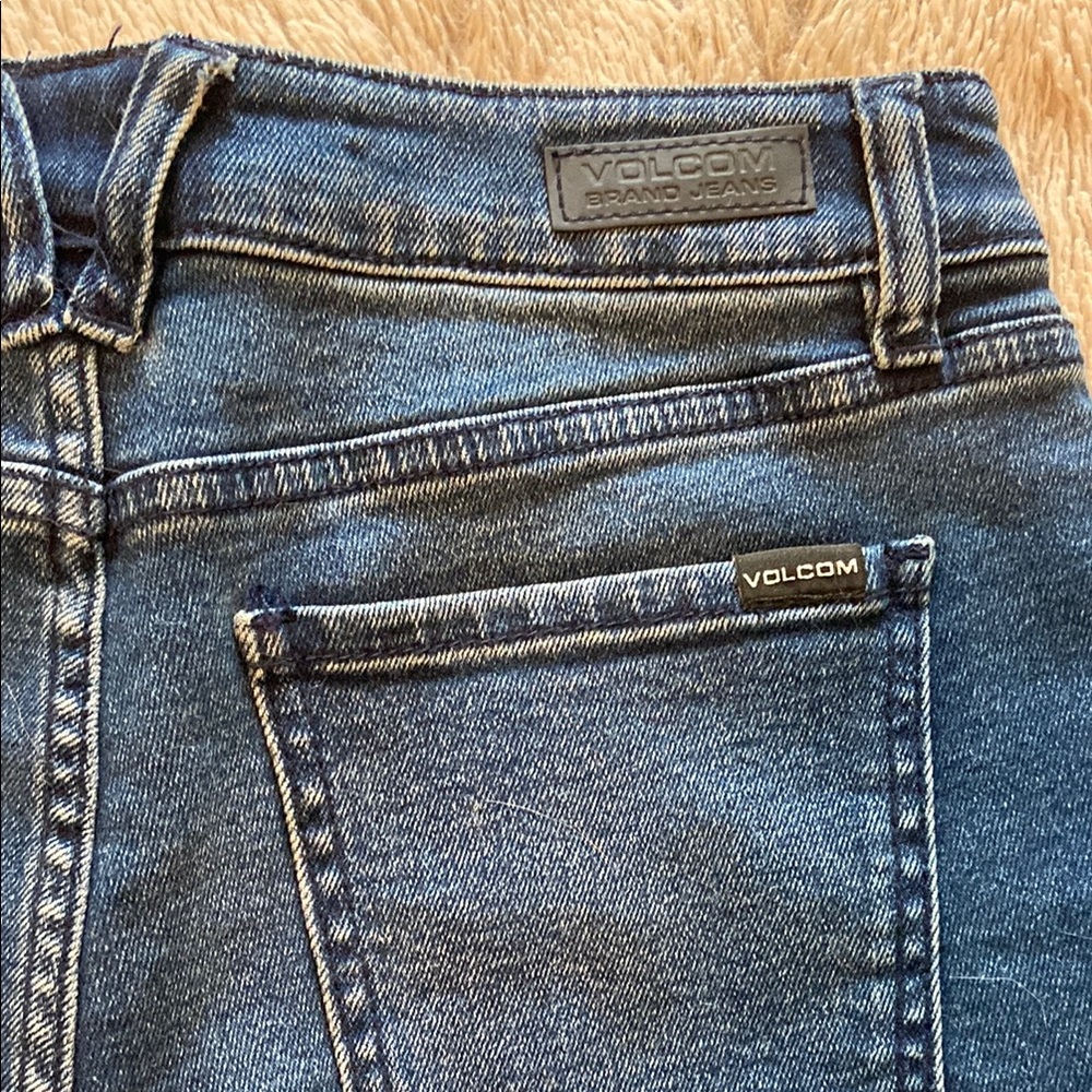 Volcom high rise Girlfriend Shorts - Picture 3 of 7